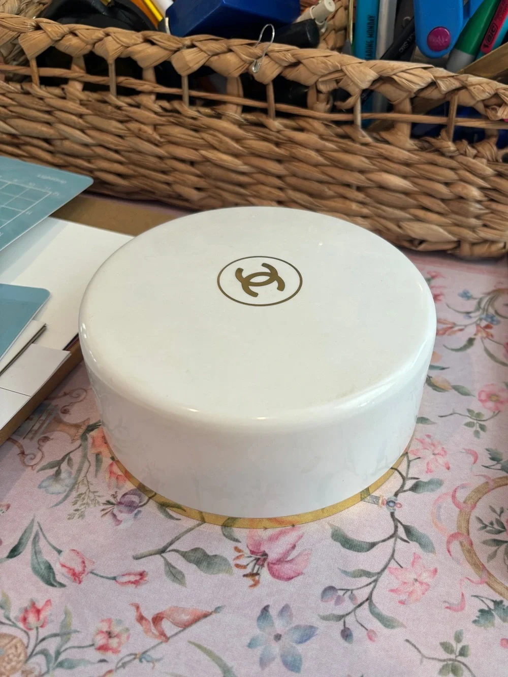 Vintage New CHANEL No 22 Bath Powder (Poudre Après-Bain) -8 oz